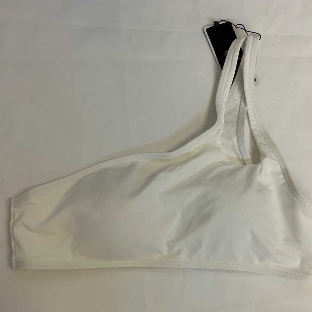 Chic White One-Shoulder Bikini Top